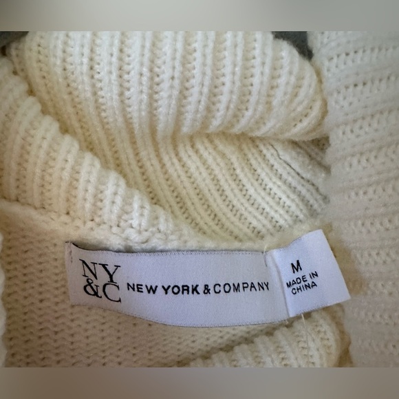 NY&Co Turtleneck - Picture 4 of 6